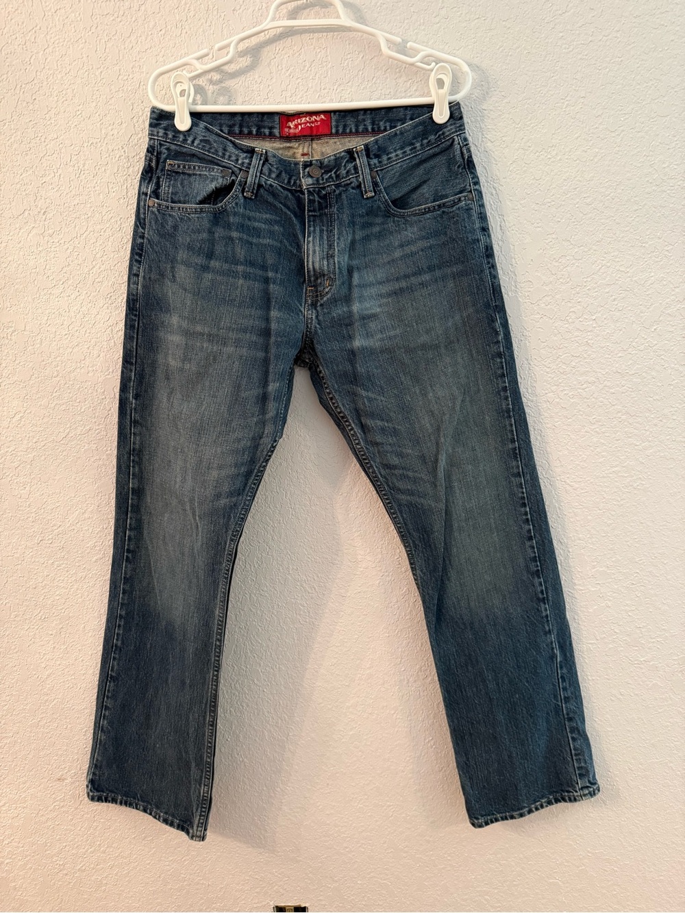 Arizona Jean Company Men's Medium Blue Straight Jeans
